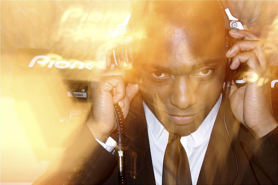 booking agent for darren