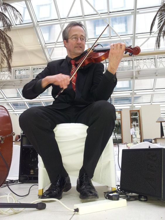 Booking agent for Gypsy Swing Band Swing, Jazz & Gypsy Folk