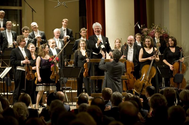 Booking agent for The London Chamber Orchestra Famous Chamber