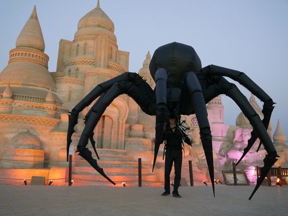 Booking act for giant spider