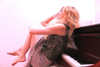 Booking agent for alice t