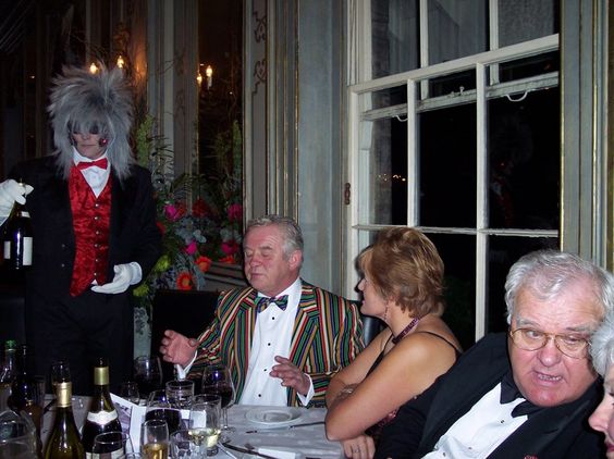Booking agent for robot waiters