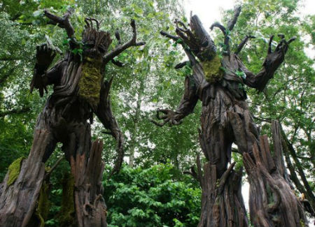 booking agent for tree stilt walkers