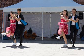 Booking agent for twin swing